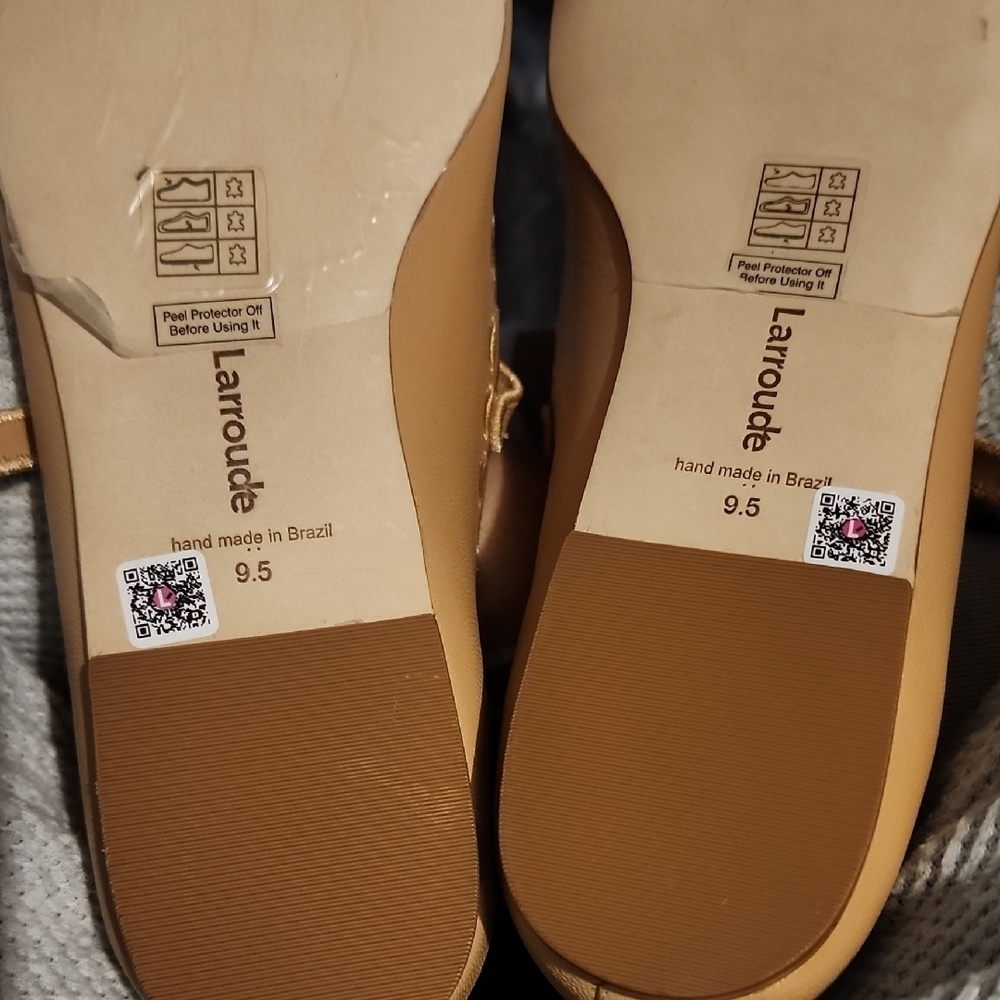 Larroude Beige Scalloped Mary Jane Flats - Picture 6 of 9